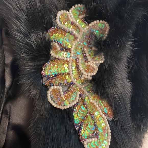 Luxurious rabbit fur vest in black - Picture 5 of 5